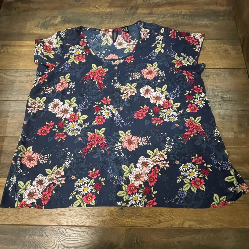 Torrid Navy Blue Floral Georgette Short Sleeve Blouse Plus Size 5 5X Romantic
